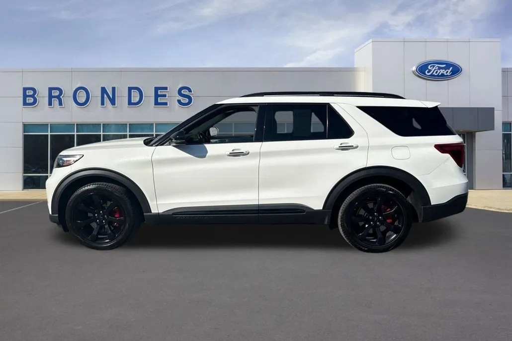 2023 Ford Explorer ST photo 1
