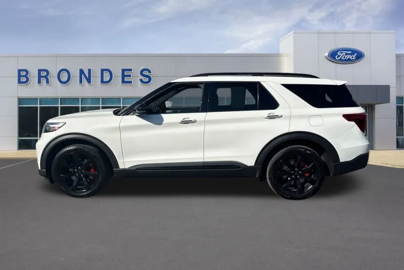 2023 Ford Explorer ST photo 1