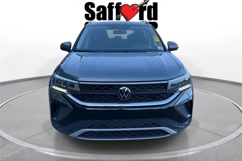 2022 Volkswagen Taos SE photo 1