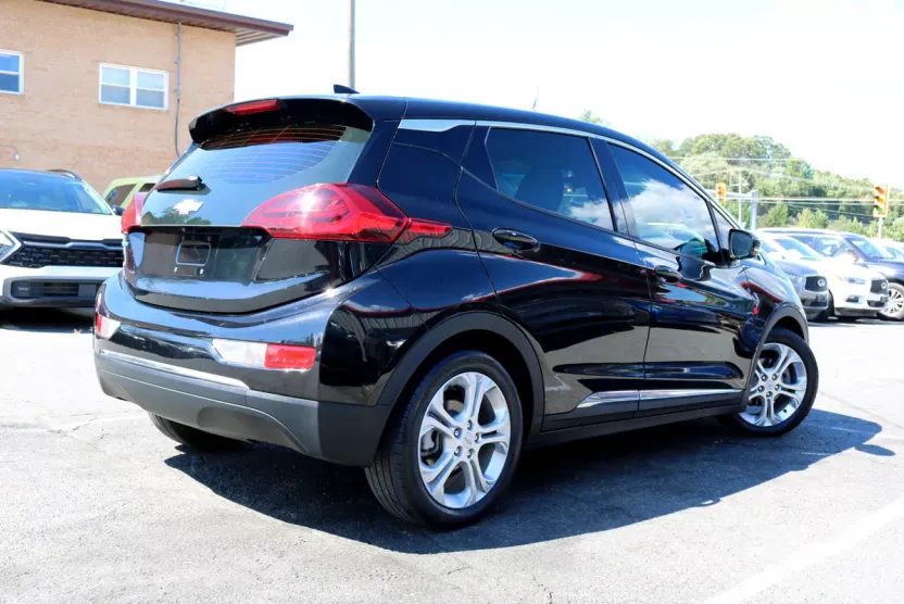 2018 Chevrolet Bolt EV 2LT photo 1
