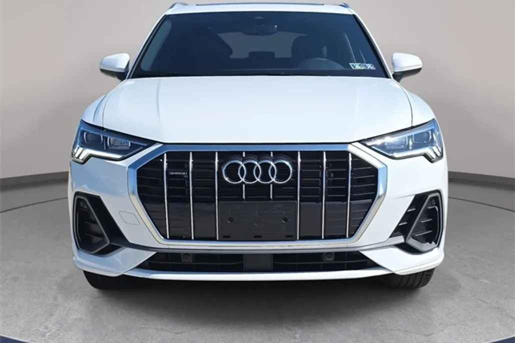 2025 Audi Q3 S line Premium photo 1