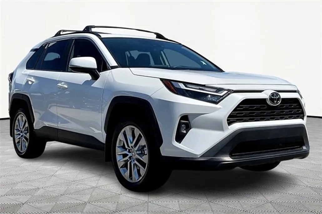 2025 Toyota RAV4 XLE Premium photo 1