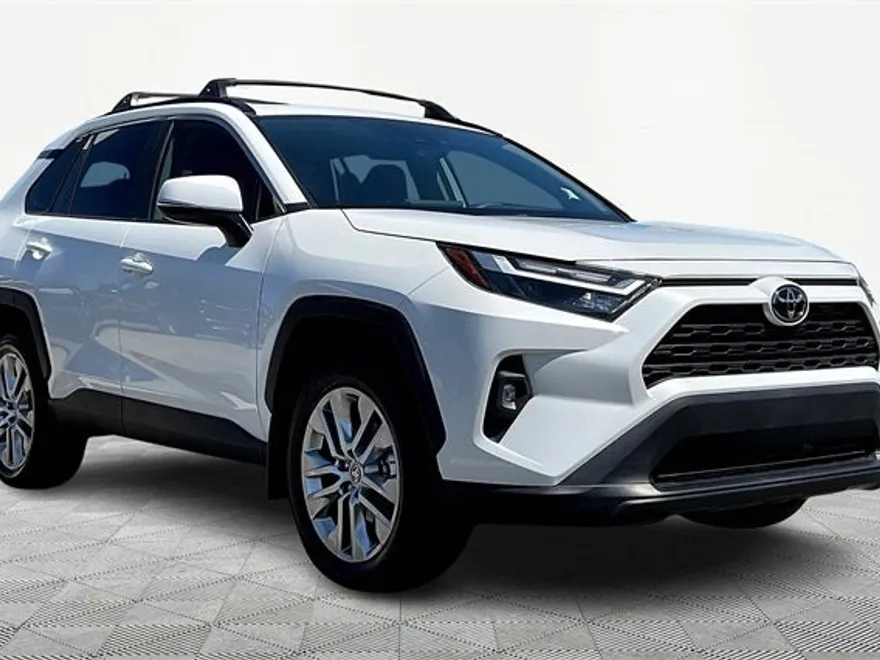 2025 Toyota RAV4 XLE Premium photo 1