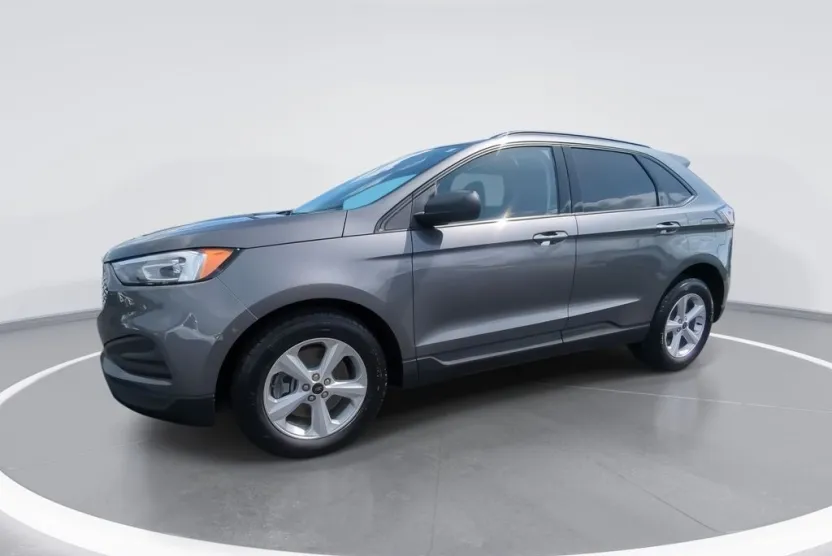 2024 Ford Edge SE photo 1