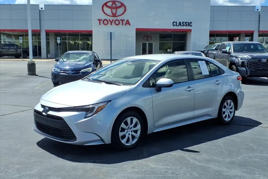 2025 Toyota Corolla Hybrid LE photo 1