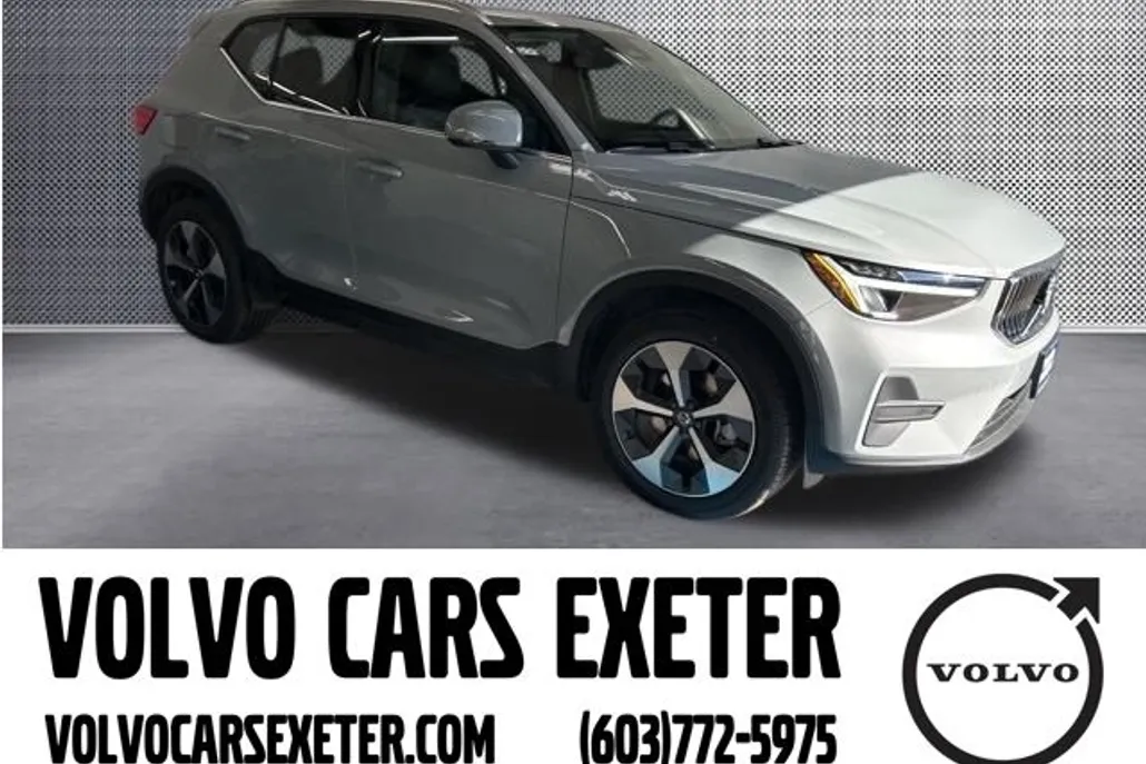 2025 Volvo XC40 Core photo 1