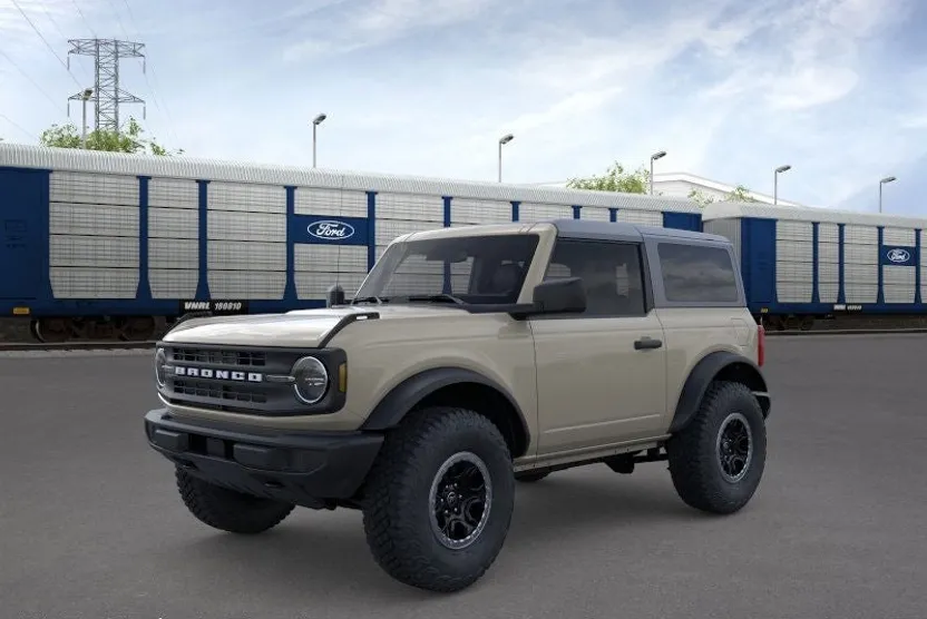 2025 Ford Bronco Base photo 1