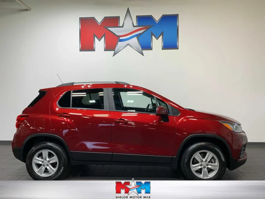 2022 Chevrolet Trax LT photo 1