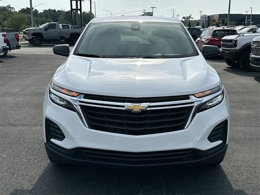 2023 Chevrolet Equinox LS photo 1