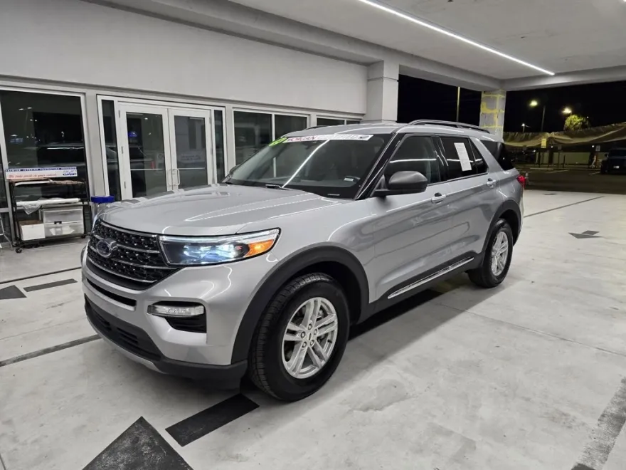 2024 Ford Explorer XLT photo 1