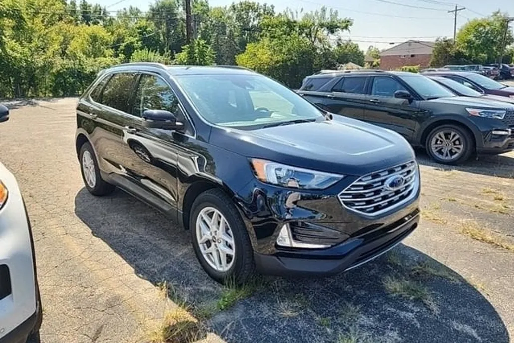 2022 Ford Edge SEL photo 1