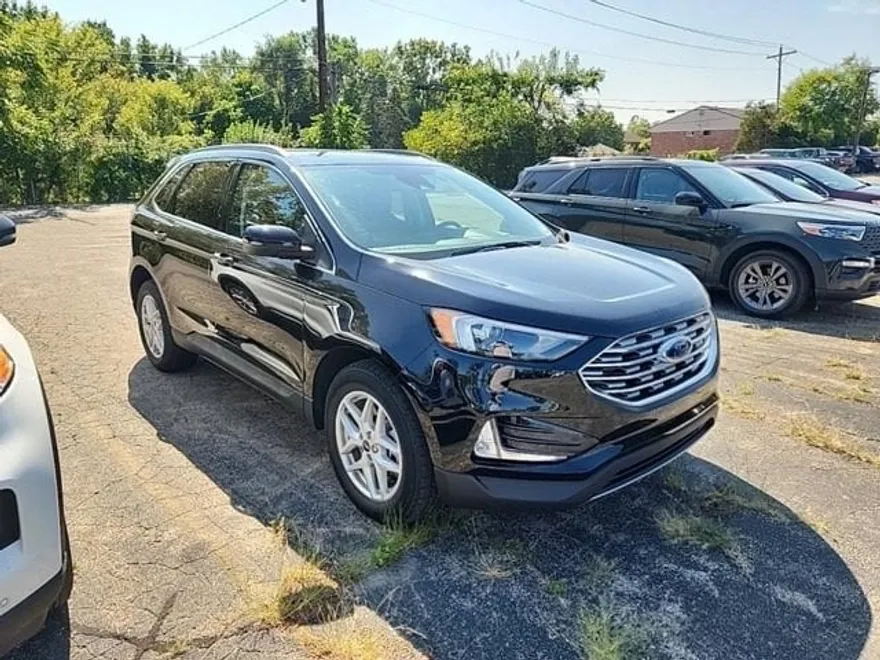 2022 Ford Edge SEL photo 1