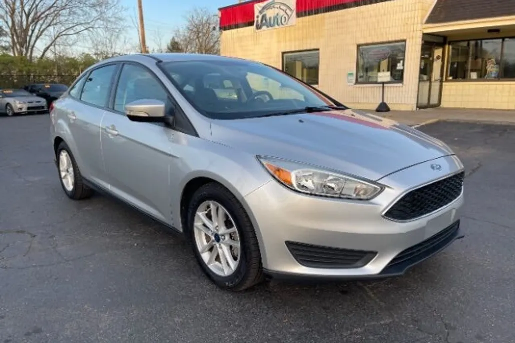 2017 Ford Focus Sedan photo 1