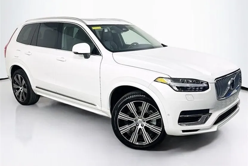 2025 Volvo XC90 T8 Plus photo 1