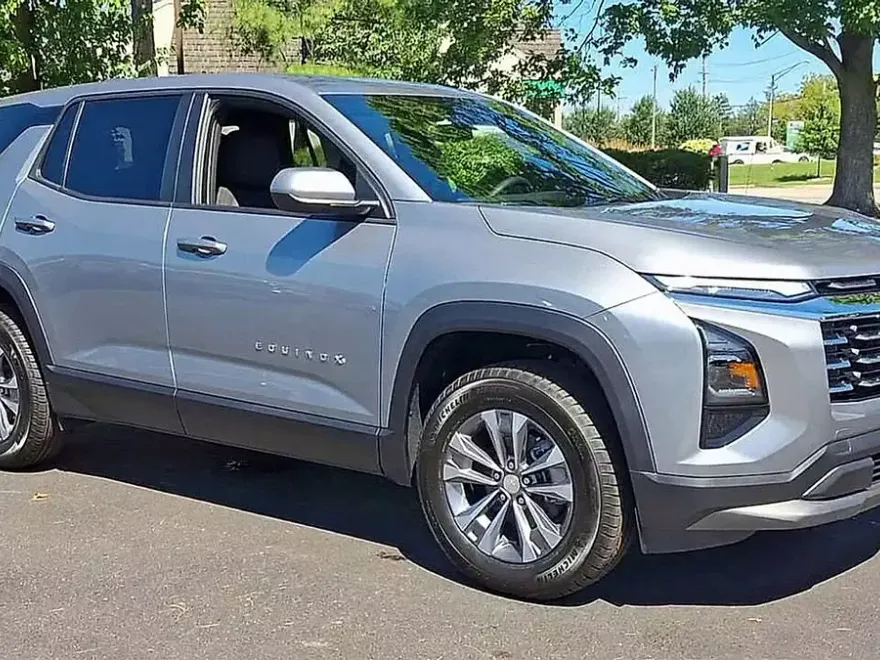 2026 Chevrolet Equinox LT photo 1