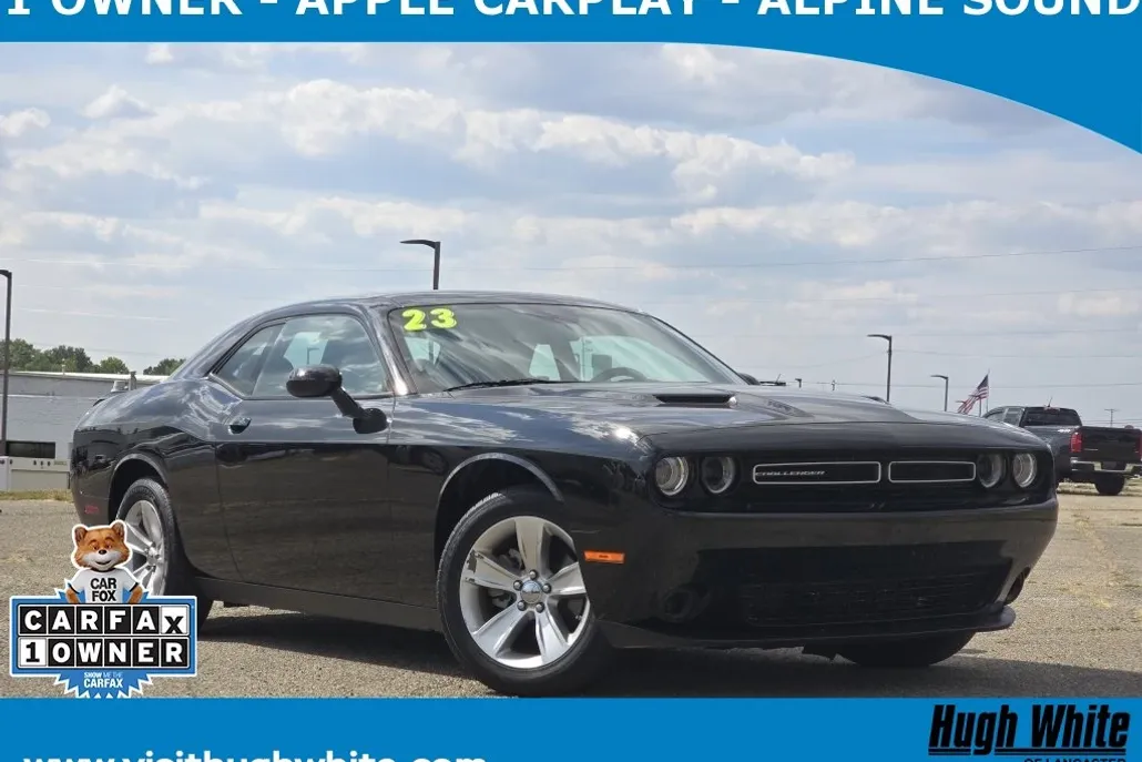 2023 Dodge Challenger SXT photo 1