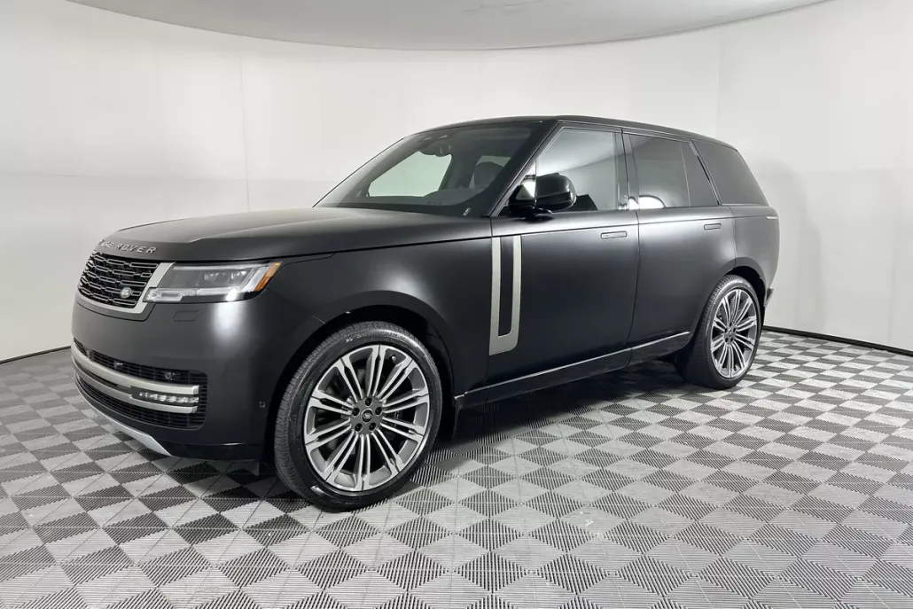 2025 Land Rover Range Rover SE photo 1
