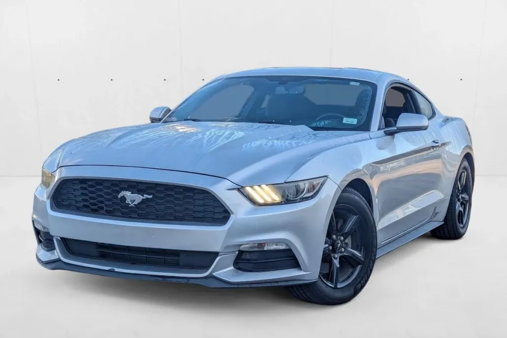 2017 Ford Mustang V6 photo 1