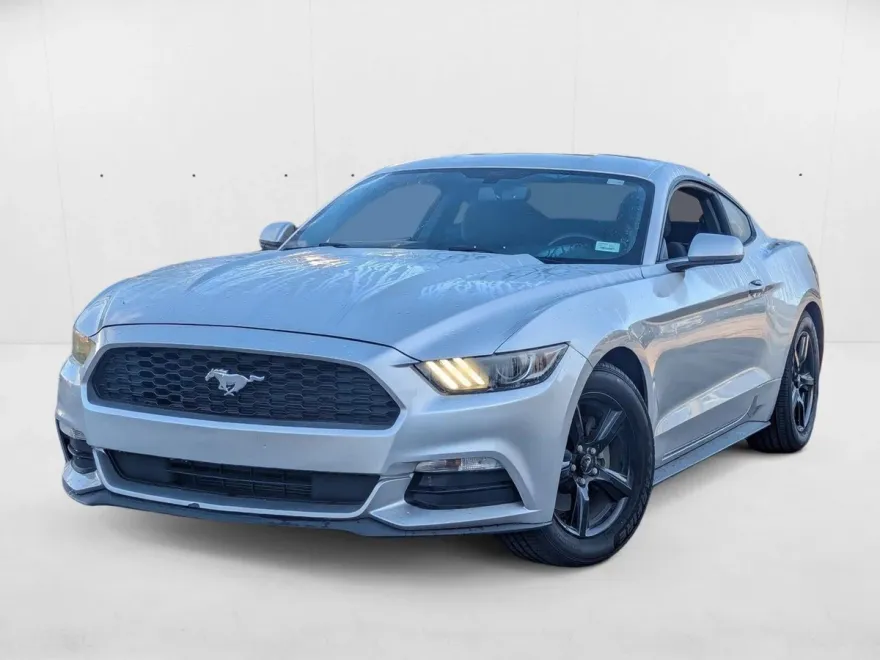 2017 Ford Mustang V6 photo 1