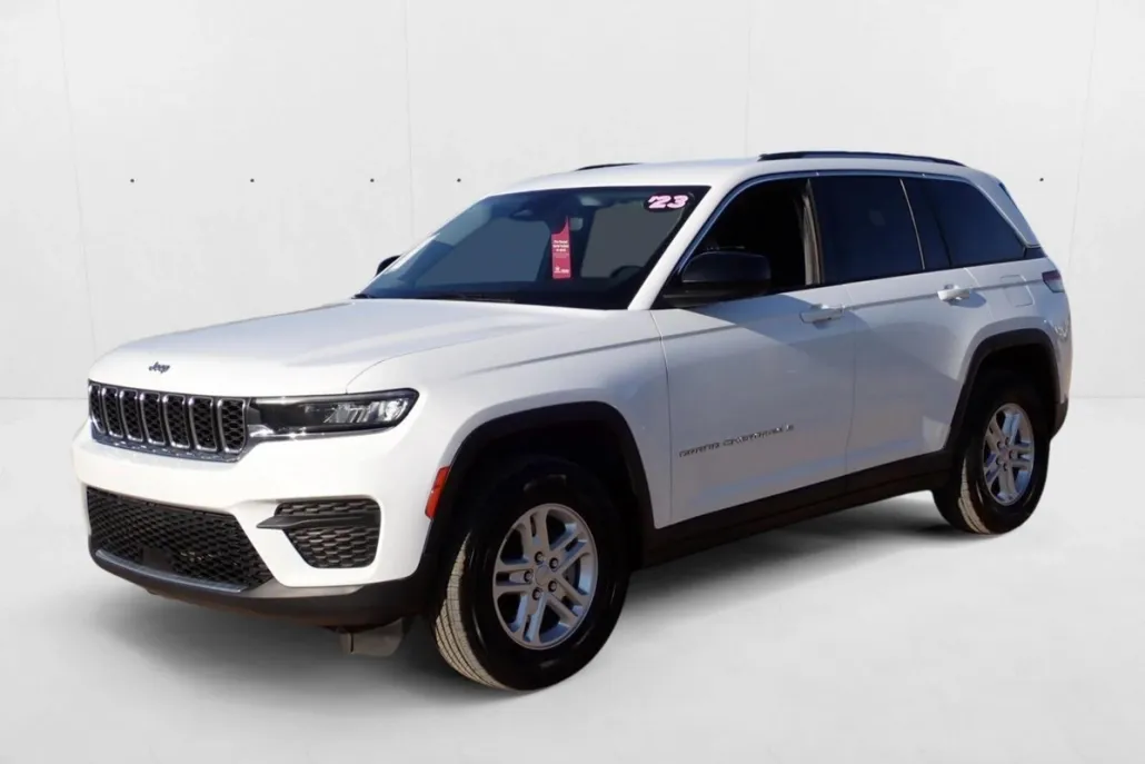 2023 Jeep Grand Cherokee Laredo photo 1