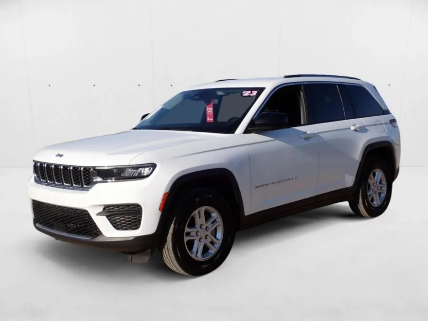 2023 Jeep Grand Cherokee Laredo photo 1