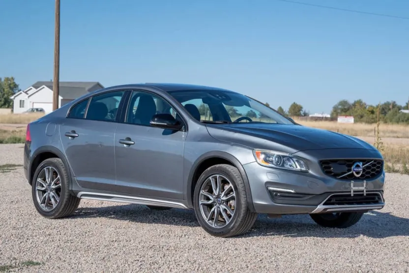 2017 Volvo S60 Cross Country T5 Platinum photo 1