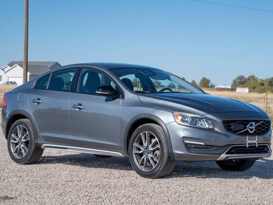 2017 Volvo S60 Cross Country T5 Platinum photo 1