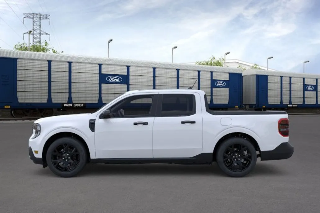 2025 Ford Maverick XLT photo 1