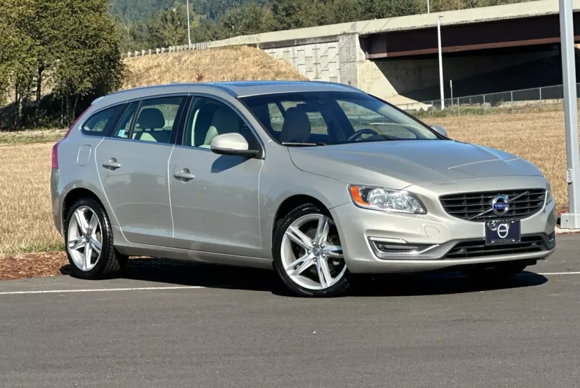 2017 Volvo V60 T5 Premier photo 1