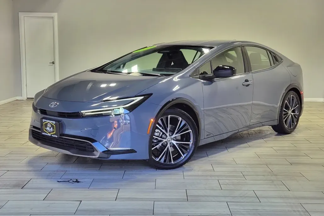 2023 Toyota Prius XLE photo 1