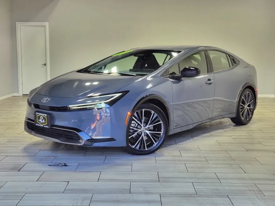 2023 Toyota Prius XLE photo 1