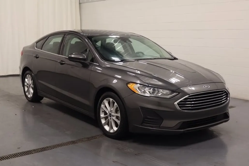 2020 Ford Fusion SE photo 1