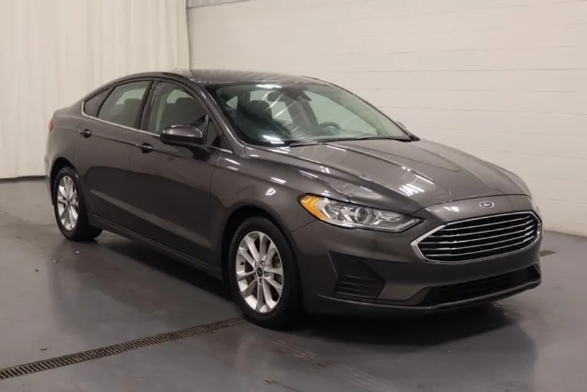 2020 Ford Fusion SE photo 1