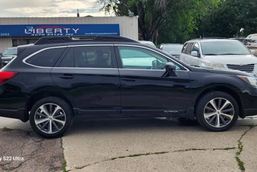 2018 Subaru Outback 2.5i Premium photo 1