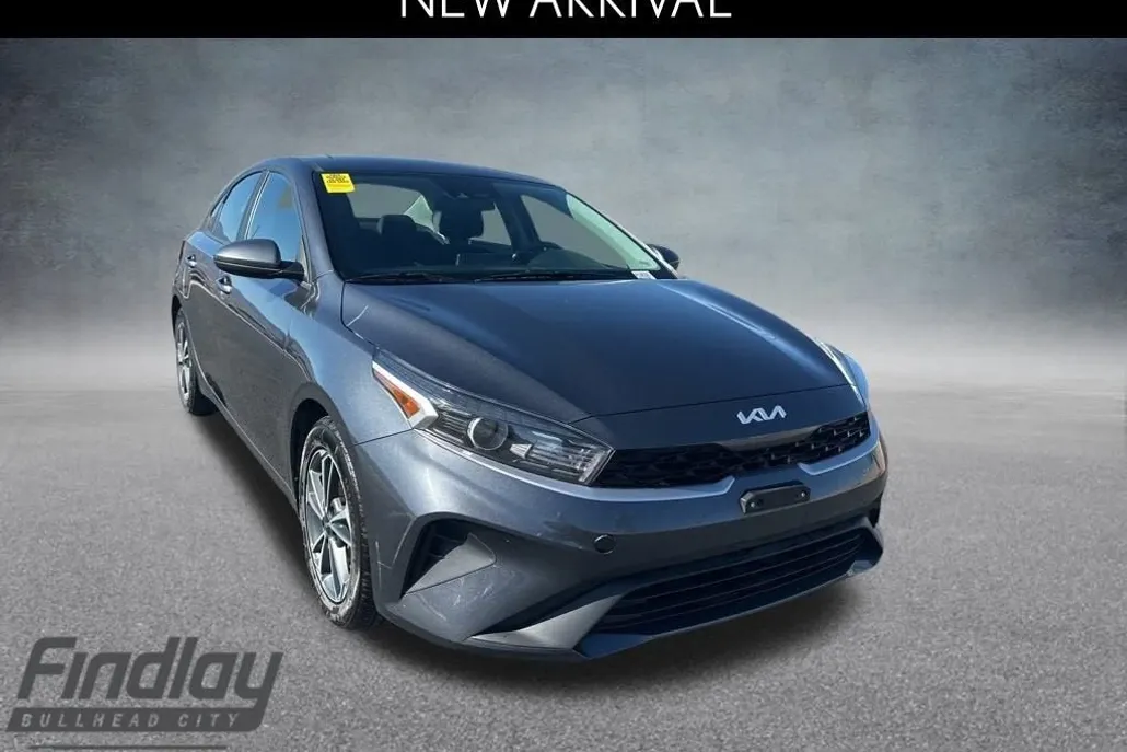 2023 Kia Forte LXS photo 1