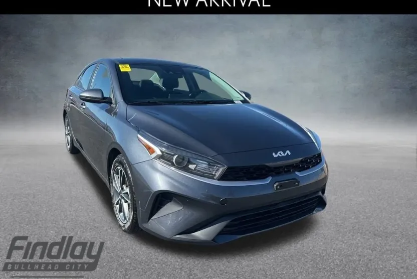 2023 Kia Forte LXS photo 1