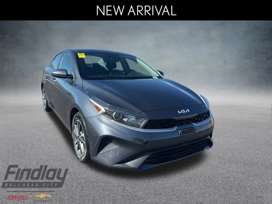 2023 Kia Forte LXS photo 1