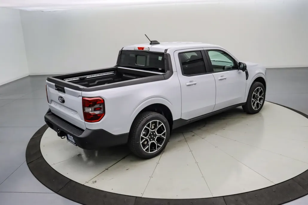 2025 Ford Maverick Lariat photo 1