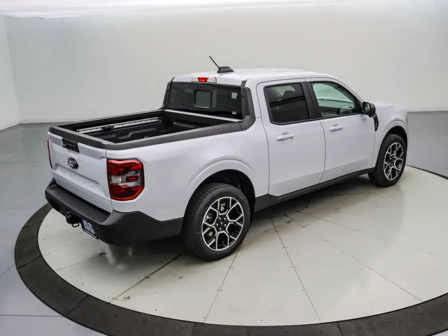 2025 Ford Maverick Lariat photo 1