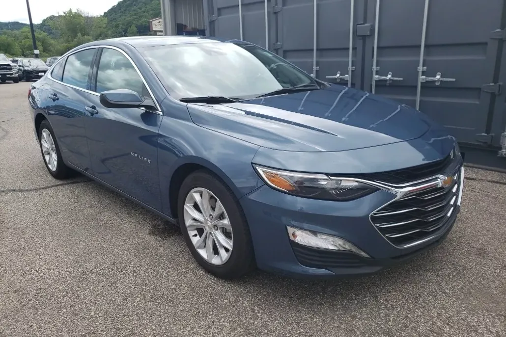 2024 Chevrolet Malibu 1LT photo 1