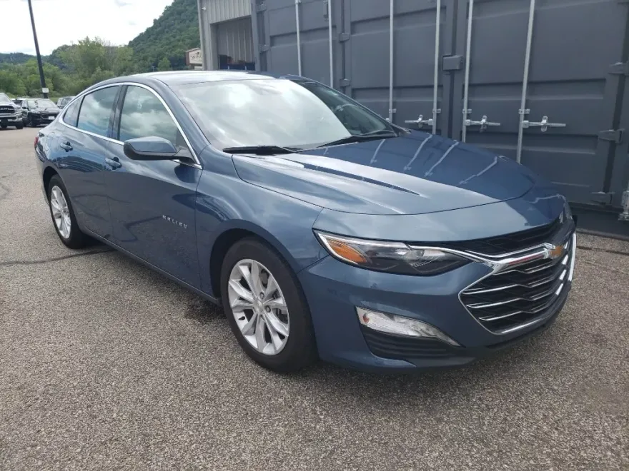 2024 Chevrolet Malibu 1LT photo 1