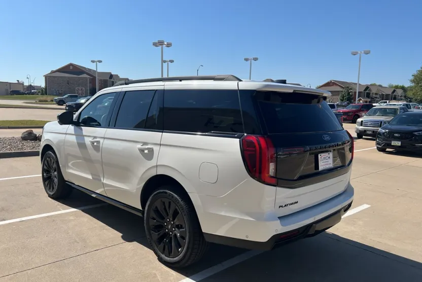 2025 Ford Expedition Platinum photo 1