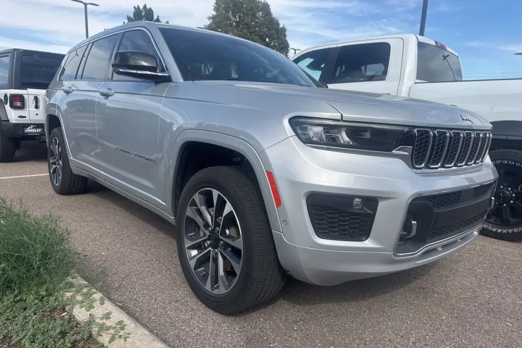 2022 Jeep Grand Cherokee Overland photo 1