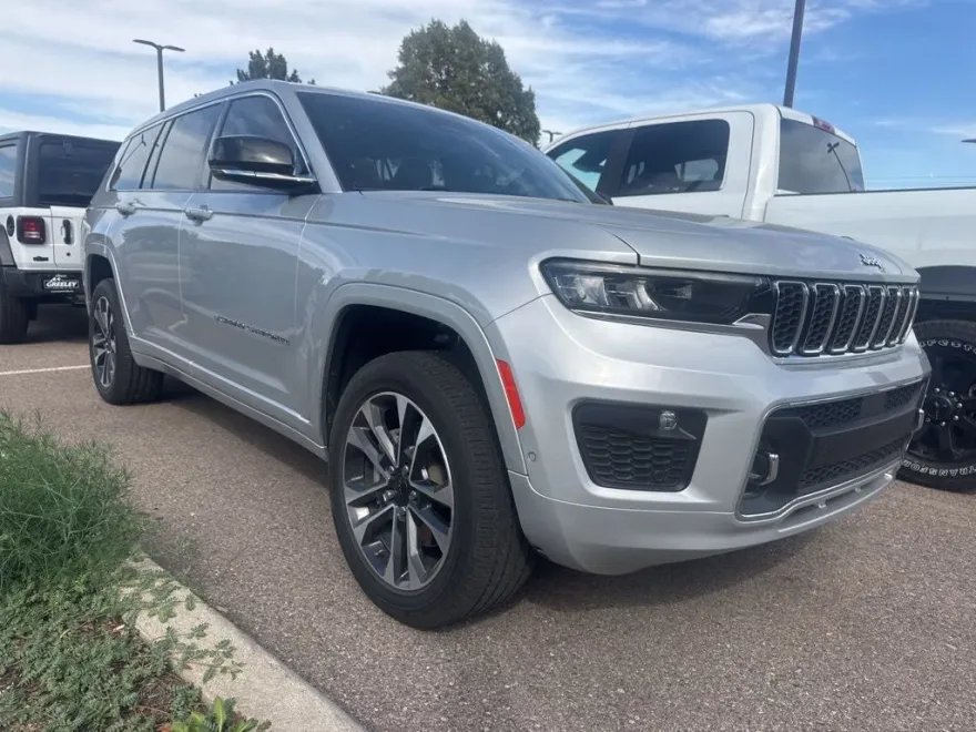 2022 Jeep Grand Cherokee Overland photo 1