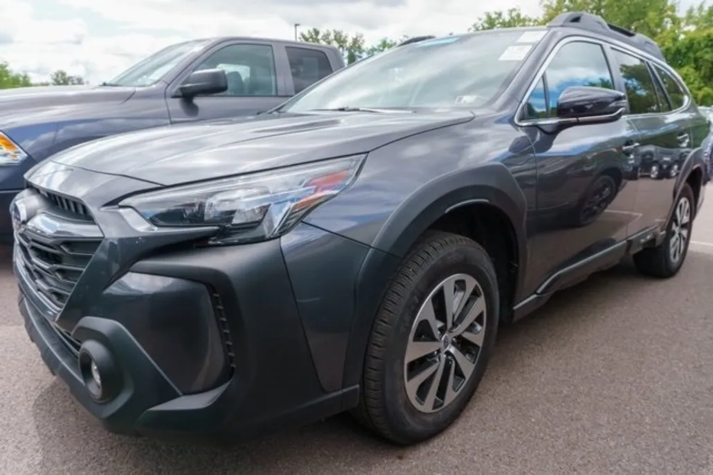 2023 Subaru Outback Premium photo 1