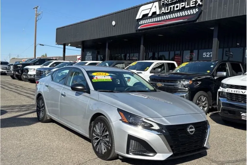 2024 Nissan Altima 2.5 SV photo 1