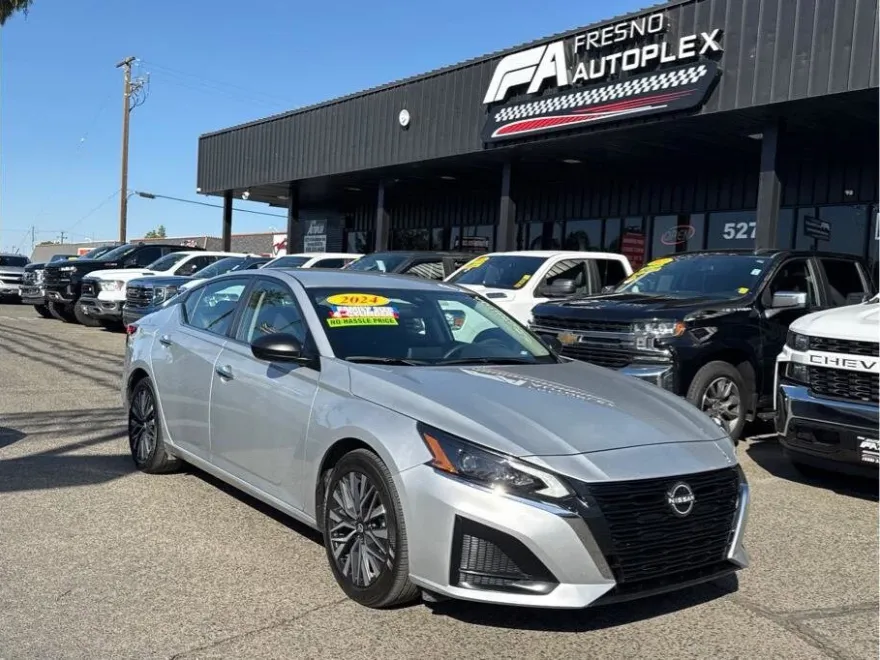 2024 Nissan Altima 2.5 SV photo 1