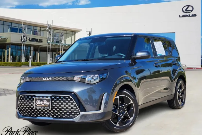 2023 Kia Soul EX photo 1