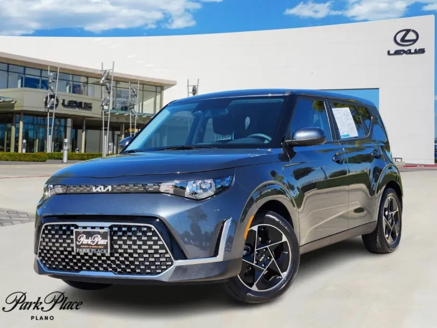 2023 Kia Soul EX photo 1