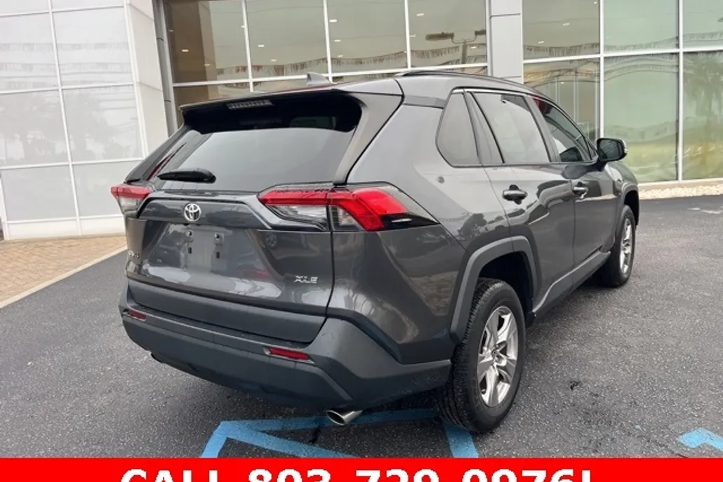 2023 Toyota RAV4 XLE photo 1